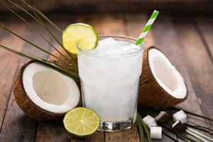 Benefícios da água de coco para a saúde